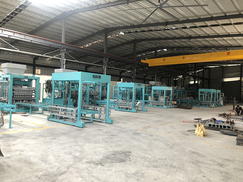 Най-доброто ръководство за машини за бетонни блокове: всичко, което трябва да знаете